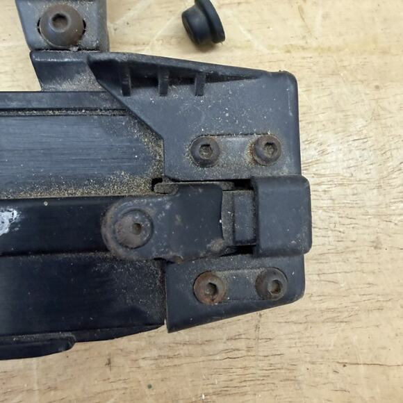 Craftsman 18 Gauge Brad Nailer 5/8" to 2" Air Power Tool - Picture 8 of 13